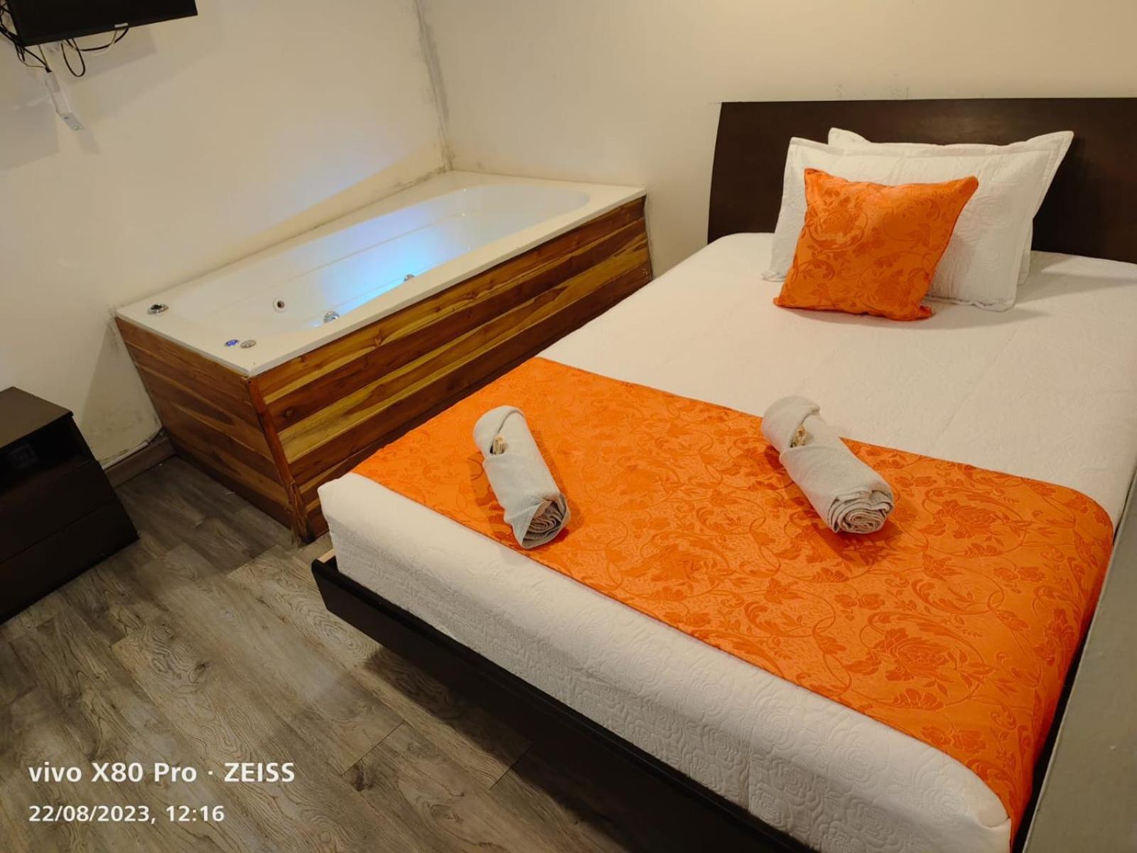 Hotel Kristal Ferial Bogotá Eksteriør bilde